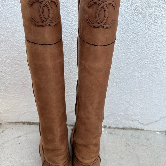 Chanel Interlocking CC Logo Tan Knee-High Leather Riding Boots - Picture 3 of 11